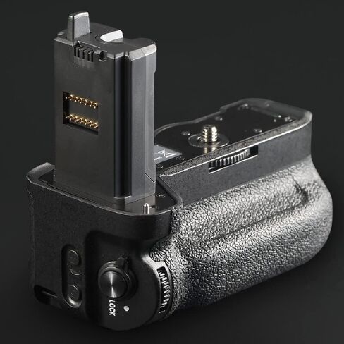 مقبض عمودي VG-C4EM من دي اس تي اي متوافق مع كاميرات سوني غير العاكسة A7RIV، A7IV، A9II، A7SIII، A1، A7SM3، A7RM4 in Kuwait