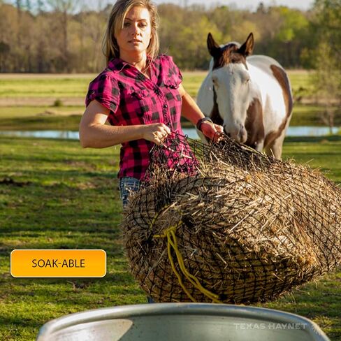 Texas Haynet - حامل شبكة مربعة للقش للأحصنة - شبكة نايلون مربعة متينة لتناول الطعام البطيء - شبكة حبل القش صناعة أمريكية - تناسب بسهولة بالات 91.4 × 45.7 × 45.7 × 45.7 سم مع فتحات 3.8 سم in Saudi Arabia