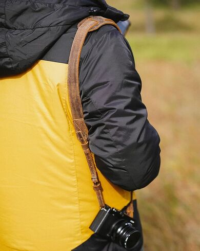 حزام كتف ورقبة للكاميرا مصنوع يدويًا من جلد البقر الشمعي من بول ستوريز، حزام كاميرا من الجلد المحبب بالكامل قابل للتعديل in Kuwait