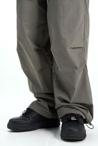 American Retro Tooling Paratrooper Pants for Men and Women Loose Straight Wide-Leg Parachute Pants Design Pants in Saudi Arabia