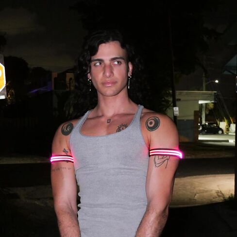 حزام يد مخطط بإضاءة LED من House Of Rave لملابس المهرجانات - إكسسوار Cyberpunk Rave المستقبلي للرجال والنساء - شريط ذراع متوهج (برتقالي) in Kuwait