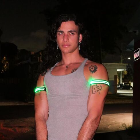 حزام يد مخطط بإضاءة LED من House Of Rave لملابس المهرجانات - إكسسوار Cyberpunk Rave المستقبلي للرجال والنساء - شريط ذراع متوهج (برتقالي) in Kuwait