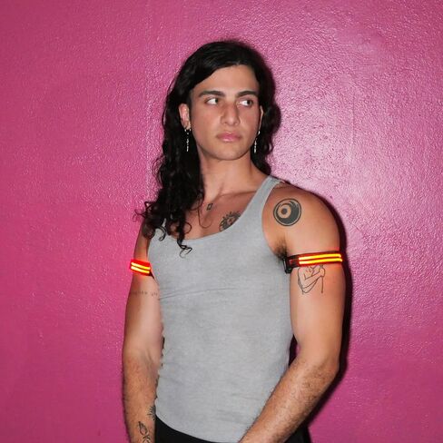 حزام يد مخطط بإضاءة LED من House Of Rave لملابس المهرجانات - إكسسوار Cyberpunk Rave المستقبلي للرجال والنساء - شريط ذراع متوهج (برتقالي) in Kuwait