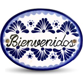 لافتة بلاط منزلي كبير من السيراميك من Casa Fiesta Designs Bienvenedo Talavera - مصنوعة يدويًا - 25.4 سم × 20.32 سم أزرق وأبيض - Bienvendos Azul y Blanco in Kuwait
