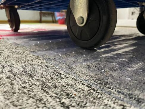 واقيات سجادة بلاستيكية شفافة من الفينيل PVC، سجادة حماية للسجاد ذات الوبر المنخفض مع دعامة مرصعة (عرض 27 بوصة × طول 6 أقدام) in Kuwait