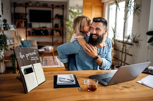 ديكور المقصورة Be Present لوحة حامل الهاتف الخلوي الخشبية، ديكور بسيط، مثالي لديكور غرفة الطعام، أساسيات Airbnb للمضيفين، ديكور المنزل الريفي، ديكور المزرعة (صغير - حاملان للهاتف) in Saudi Arabia