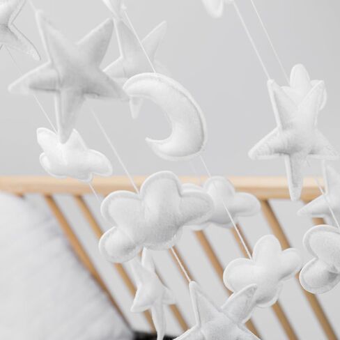 سرير أطفال ستار آند كلاودز - هاتف محمول جميل محايد للجنسين مع سحب بيضاء ونجوم in Kuwait