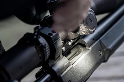 مصباح يدوي Smith & Wesson M&P Delta Force CS 2xAAA 175 لومن مع 4 أوضاع، هيكل مقاوم للماء والاحتفاظ بالذاكرة، أسود in Saudi Arabia