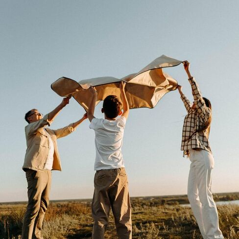 اوليز بطانية نزهة مع حزام حمل - سجادة نزهة خارجية مقاومة للماء - بطانية كبيرة جدًا قابلة للطي in Kuwait