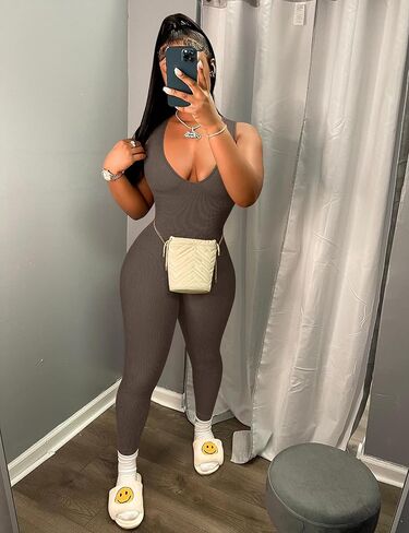 بدلة يوجا مضلعة للسيدات من OYS قطعة واحدة ورقبة على شكل حرف V عميقة للخروج in Kuwait