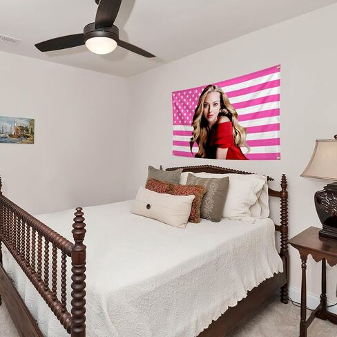 راية RLinea Singer Amanda Tapestry Seyfried Pink USA Banner 4 حلقات نحاسية للرجال كهف Frat ديكور المكتب، ديكور غرفة النوم 3X5Ft in Kuwait