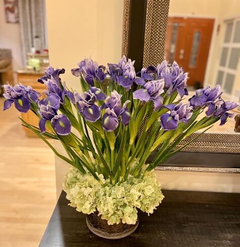 Fermus 6 عبوات من زهرة السوسن الاصطناعية الأرجوانية ذات الملمس الحقيقي وساق طويلة اصطناعية نابضة بالحياة نباتات السوسن السيبيرية ترتيبات زهور ذات مظهر حقيقي لتزيين مكتب المنزل والزفاف (أرجواني) in Kuwait