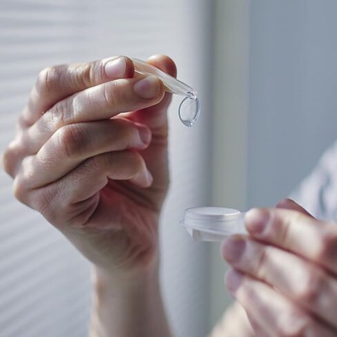 سيهوو صندوق سفر ملون للعدسات اللاصقة مع حافظة، زجاجة محلول، ملاقط، عصا، جيد للسفر، المنزل، في الهواء الطلق، مجموعة تخزين العدسات اللاصقة الصغيرة in Kuwait