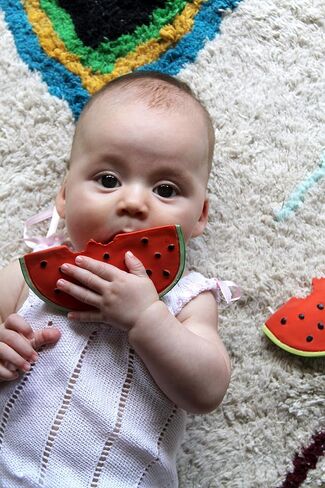 Oli & Carol Natural Rubber Teether - Vegetable Shaped Teething Toy for Babies 0-12 Months | Baby Teething Relief | Teethers for Infants 0-6 & 6-12 Months | Natural Hevea Rubber (Ramona The Radish) in Saudi Arabia