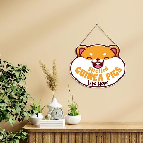 خنازير غينيا المدللة تعيش هنا، لافتة خشبية للباب الأمامي، علامة منزلية، علامة تعليق خشبية جميلة لخنازير غينيا المدللة، ديكور فني جداري ريفي لتزيين المنزل in Kuwait