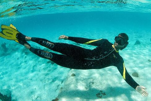 Cressi Men's Front-Zip Full Wetsuit for Water Activities - Bahia 2 mm Man: Designed in Italy by Cressi in Saudi Arabia