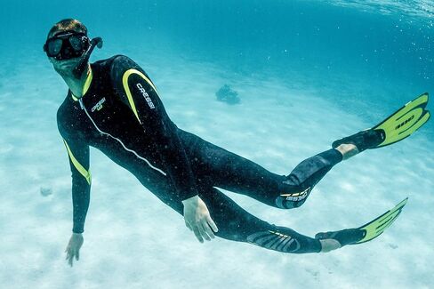 Cressi Men's Front-Zip Full Wetsuit for Water Activities - Bahia 2 mm Man: Designed in Italy by Cressi in Saudi Arabia