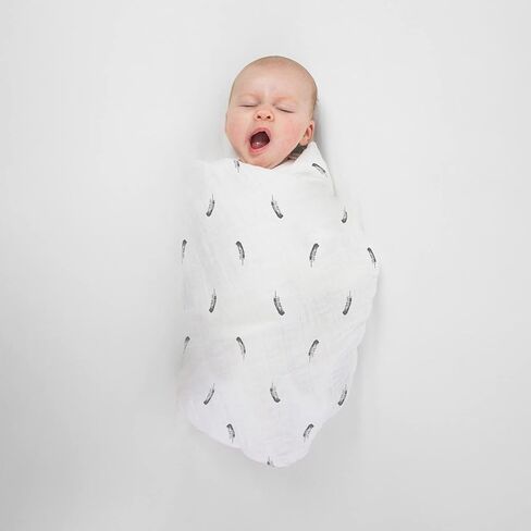 بطانيات Amazing Baby Swaddle Studio Milestone Muslin، مجموعة من 3، إكليل محبوب، أسود ناعم in Kuwait
