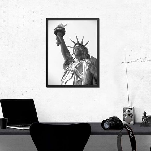 إطار ملصق جداري واحد من الزجاج المقسى مقاس 18 × 24، إطار صورة خشبي أسود للعرض على الحائط رأسيًا أو أفقيًا - يتضمن أدوات التثبيت in Kuwait