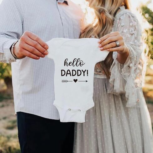 إعلان حمل للأب - طقم Hello Daddy Baby Onesie، أحذية أطفال، صندوق تذكار لاختبار الحمل، بطاقة كشف الحمل - مجموعة هدايا إعلان مفاجئة للطفل للزوج الشريك in Kuwait