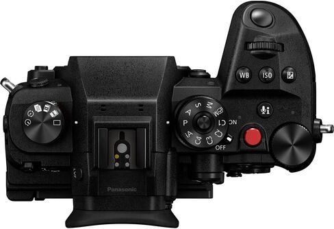 كاميرا باناسونيك لوميكس GH6 بدون مرآة (DC-GH6BODY) + شاشة 4K + Rode VideoMic + بطاقة SD قوية سعة 64 جيجابايت من سوني + قارئ بطاقات + ضوء LED + برنامج Corel للصور + حافظة + حامل ثلاثي القوائم مرن + حزام يد + المزيد in Saudi Arabia