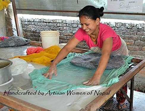 Earthtone Solutions Cat Cave Bed, Unique Green Handmade Felted Wool, Large Covered and Cozy, Also Perfect for Kittens, Original Cat Caves, (Emerald Haven) in Kuwait