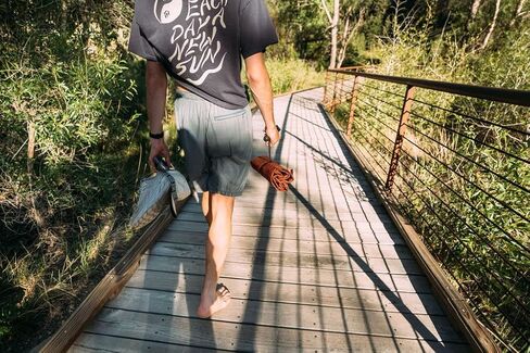 كرسي Crazy Creek HEX 2.0 LongBack لحقائب الظهر والتخييم واستخدام الاستاد، عرض إضافي وارتفاع خلفي للراحة، سعة وزن 250 رطل، أشرطة قابلة للتعديل مع أبازيم قفل الصخور (R) in Kuwait