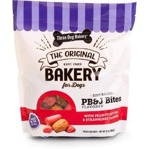 لدغات PB&J المخبوزة الناعمة من Three Dog Bakery، نكهة زبدة الفول السوداني والفراولة، مكافآت ممتازة للكلاب، صندوق 24 أونصة، 114008 in Kuwait