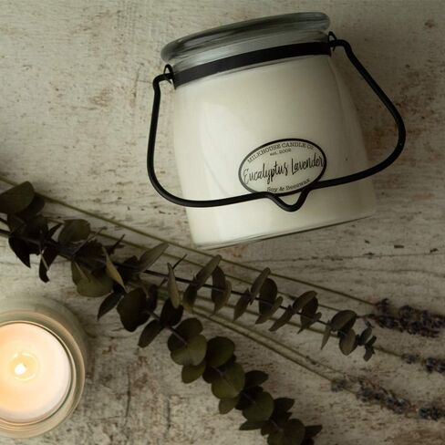 شركة ميلك هاوس كاندل، شمعة الصويا المعطرة من مجموعة كريمري جلو: شمعة جرة الزبدة، فطيرة التفاح، 22 أونصة in Kuwait