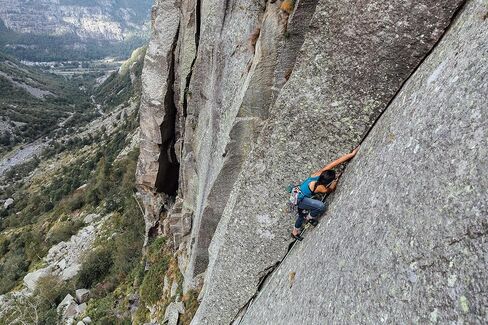 Wild Country Friends Rock Climbing Cams - Lightweight, Active Protection for Trad & Alpine Climbing in Saudi Arabia