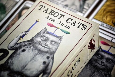 Fournier Tarot Cats by Ana Juan (1044658) in Kuwait