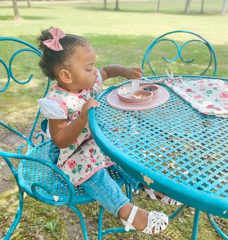 حزمة BapronBaby Eric Carle Pink Floral Caterpillar - Bapron (Sz Baby / Baby 6m-3T) + حزمة حقيبة مبللة مقاس 11 بوصة × 9 بوصة - مريلة ناعمة مقاومة للماء والبقع - يمكن غسلها في الغسالة in Kuwait