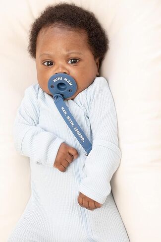 مشبك اللهاية المميز من BELLA TUNNO - حامل لهاية من السيليكون بملاءمة عالمية لهايات الأطفال، وحزام سيليكون خالٍ من مادة BPA مع أقوال ممتعة (من يدير العالم) in Kuwait