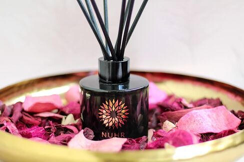 زيت ناشر أعواد العود المنزلي من NUHR، 115 مل، ناشر أعواد عطرية فاخرة من العود والعنبر مع عطر متعدد الروائح، رائحة منعشة تدوم طويلاً للمنزل، مخففة بلمسات مخملية in Kuwait