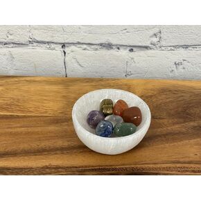 Selenite Charging Bowl With 7 Chakra Tumbled Stones, 4 inch (10 cm) Selenite Crystal Cleansing Bowl, Chakra Stones, Healing Crystals, Powerful Healer, Cleansing and Protection, High Energy in Saudi Arabia