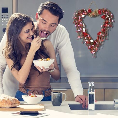 18 بوصة أكاليل عيد الحب مضاءة مسبقًا للباب الأمامي - FastDeng 20 مصباح LED أحمر مع مؤقت، التوت الأبيض الأحمر الوردي، إكليل صناعي يعمل بالبطارية لديكور ذكرى الزفاف in Kuwait