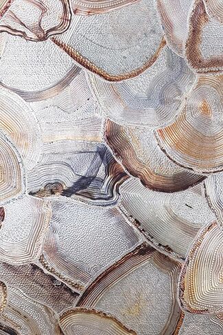 ارت اسكيب غشاء نافذة من العقيق مقاس 61 × 92 سم، بيج داكن in Kuwait