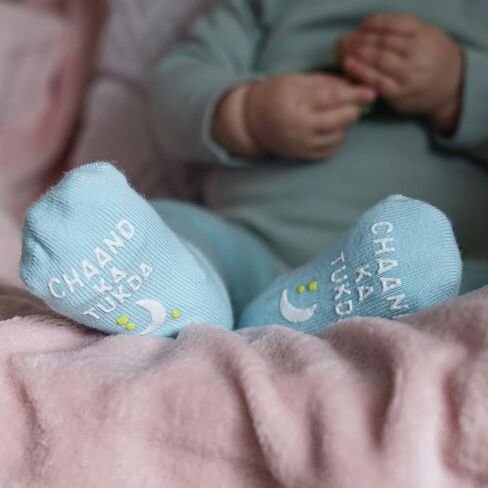 مجموعة هدايا جوارب حديثي الولادة مستوحاة من آسيا - 4 أزواج من جوارب هدايا الأطفال المصممة من Mommachi. هدية لطيفة للطفل للعام الصيني الجديد، والعام القمري الجديد، وحفلة استقبال الطفل لعام التنين in Kuwait