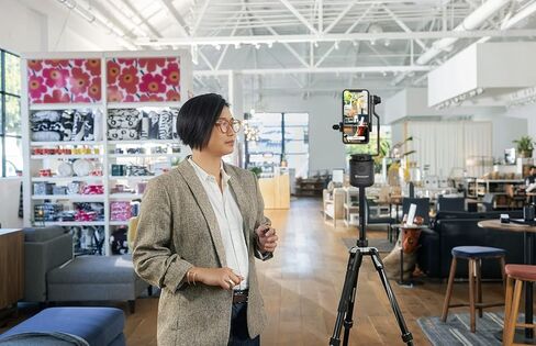 مثبت Matterport Axis Gimbal - حامل دوار بمحرك لجولة افتراضية ثلاثية الأبعاد احترافية 360 صورة مع حامل ثلاثي محمول وقابل للطي in Kuwait