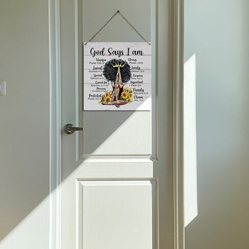 علامة معلقة مسيحية، مكتوب على فتاة سوداء أمريكية أفريقية يقول الله أنا تأكيدات، لافتات خشبية معلقة لديكور غرفة الفتيات في المنزل، هدايا تشجيعية للنساء 11.8 × 11.8 بوصة (J675) in Kuwait