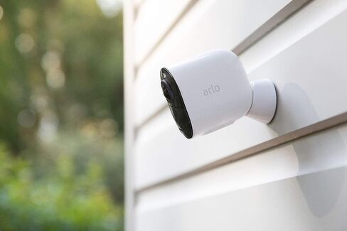 Arlo Ultra - نظام كاميرا 1 آمن بدون أسلاك بدقة 4K UHD | داخلي/خارجي مع رؤية ليلية ملونة، رؤية 180 درجة، صوت ثنائي الاتجاه، ضوء كشاف، صفارة إنذار | يعمل مع Alexa وHomeKit | أسود، إضافة على الكاميرا in Kuwait