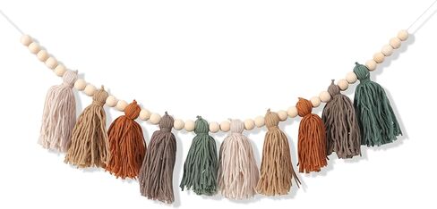 اكليل شرابة من خيوط الغزل بلون اخضر زيتوني مع خرز خشبي - اكليل لافتة عيد الميلاد الاول / الاول من وودلاند، ديكور كرسي مرتفع، ديكور غرفة الاطفال، ديكور نباتات خضراء محايد لحفلات استقبال المولود الجديد، in Kuwait