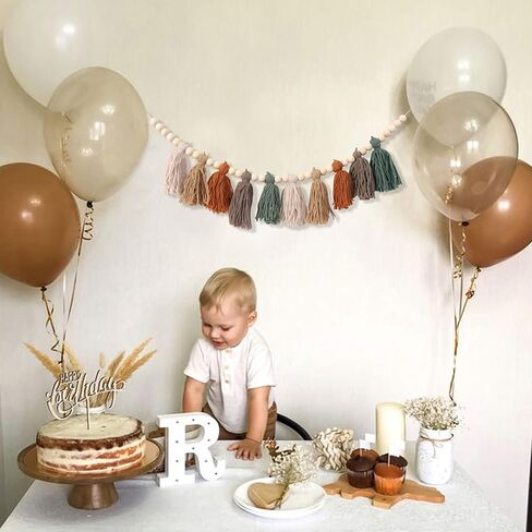 اكليل شرابة من خيوط الغزل بلون اخضر زيتوني مع خرز خشبي - اكليل لافتة عيد الميلاد الاول / الاول من وودلاند، ديكور كرسي مرتفع، ديكور غرفة الاطفال، ديكور نباتات خضراء محايد لحفلات استقبال المولود الجديد، in Kuwait