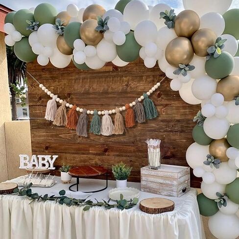 اكليل شرابة من خيوط الغزل بلون اخضر زيتوني مع خرز خشبي - اكليل لافتة عيد الميلاد الاول / الاول من وودلاند، ديكور كرسي مرتفع، ديكور غرفة الاطفال، ديكور نباتات خضراء محايد لحفلات استقبال المولود الجديد، in Kuwait