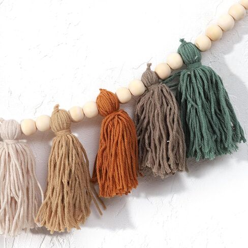 اكليل شرابة من خيوط الغزل بلون اخضر زيتوني مع خرز خشبي - اكليل لافتة عيد الميلاد الاول / الاول من وودلاند، ديكور كرسي مرتفع، ديكور غرفة الاطفال، ديكور نباتات خضراء محايد لحفلات استقبال المولود الجديد، in Kuwait