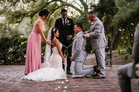 لاسو الزفاف بالكريستال - لازو دي بودا - مسبحة كبيرة الحجم مع صليب لحفل الزفاف - حبل وحدة الزفاف التقليدي - هدية الزفاف (ذهبي) in Kuwait