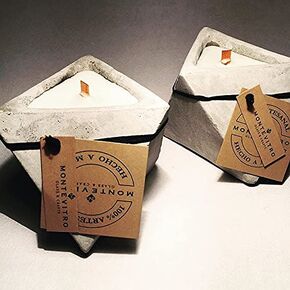 2 شمعه بقاعده خرسانية مثلثة عطرية صناعة يدوية - مونت فيترو in Kuwait