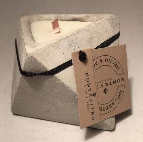 2 شمعه بقاعده خرسانية مثلثة عطرية صناعة يدوية - مونت فيترو in Kuwait