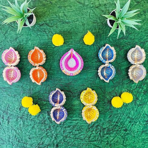 كيه اس جون مجموعة من 13 قطعة مع فتائل قطنية من الطين الطبيعي بتصميم ديوالي دياس للزينة من ديوالي دياس، مجموعة من 13 قطعة مصنوعة يدويا من الطين الطبيعي in Kuwait