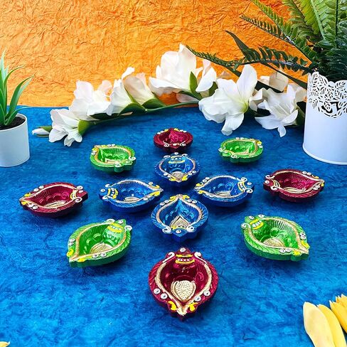 كيه اس جون مجموعة من 12 قطعة من الديا الهندية لبوجا | صلصال | حامل ديا للديكور | مصابيح ديا لبوجا | هدايا ديوالي وديكور ميتي ديا لتزيين الديوالي مع فتائل قطنية in Kuwait